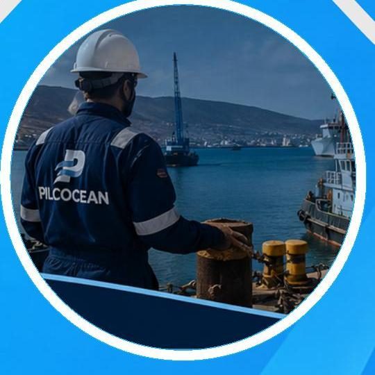 Técnico de PILCOCEAN supervisando operaciones portuarias